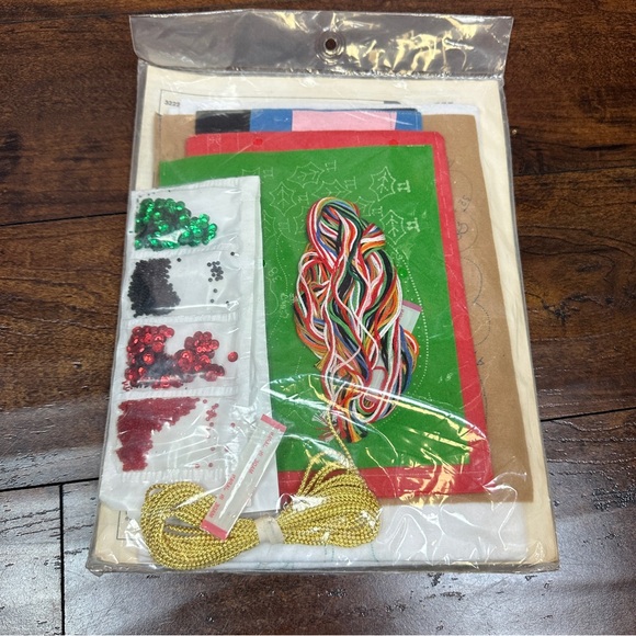 Vintage BUCILLA Felt Christmas 18" Stocking Kit FIRESIDE SANTA 32224 Jeweled NEW - Picture 5 of 5